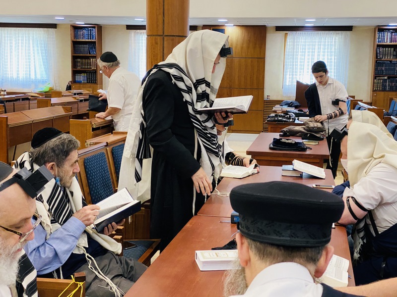 בירת רוסיה: מנייני קפסולות, תשליך, התרת נדרים ומוצאי החג