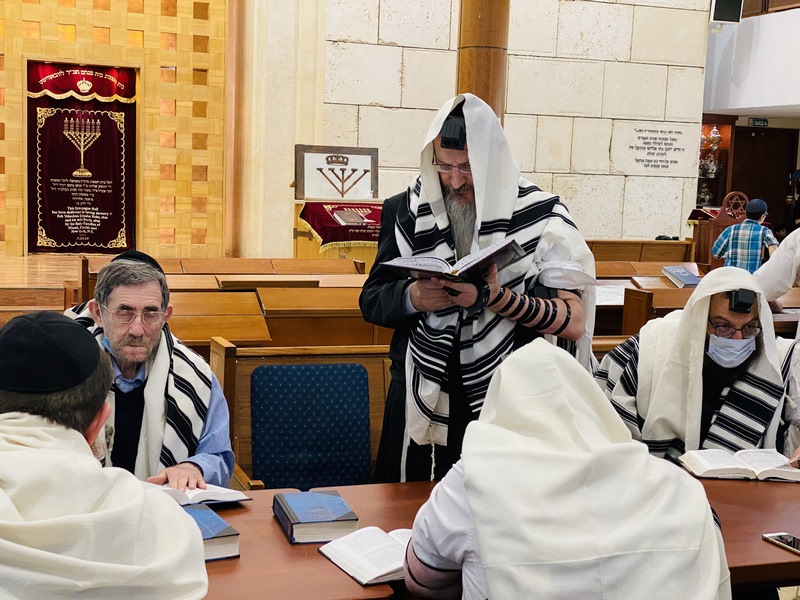 בירת רוסיה: מנייני קפסולות, תשליך, התרת נדרים ומוצאי החג