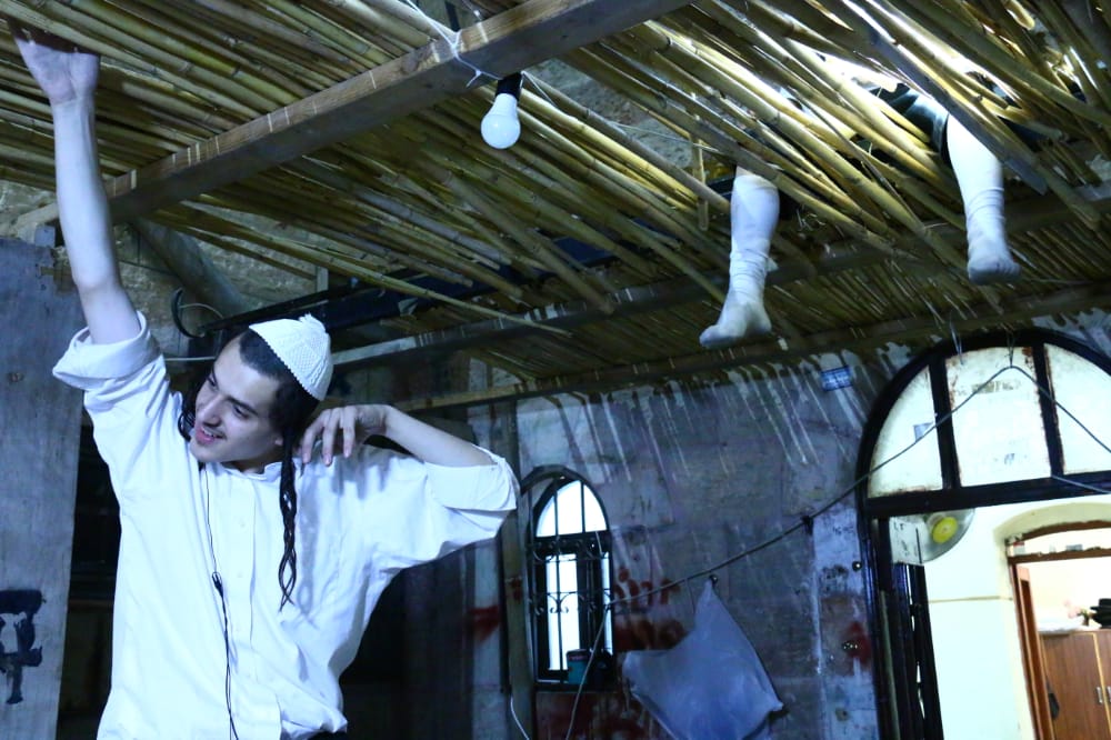 בצל הסגר: תיעוד מאווירת החג בשכונת מאה שערים