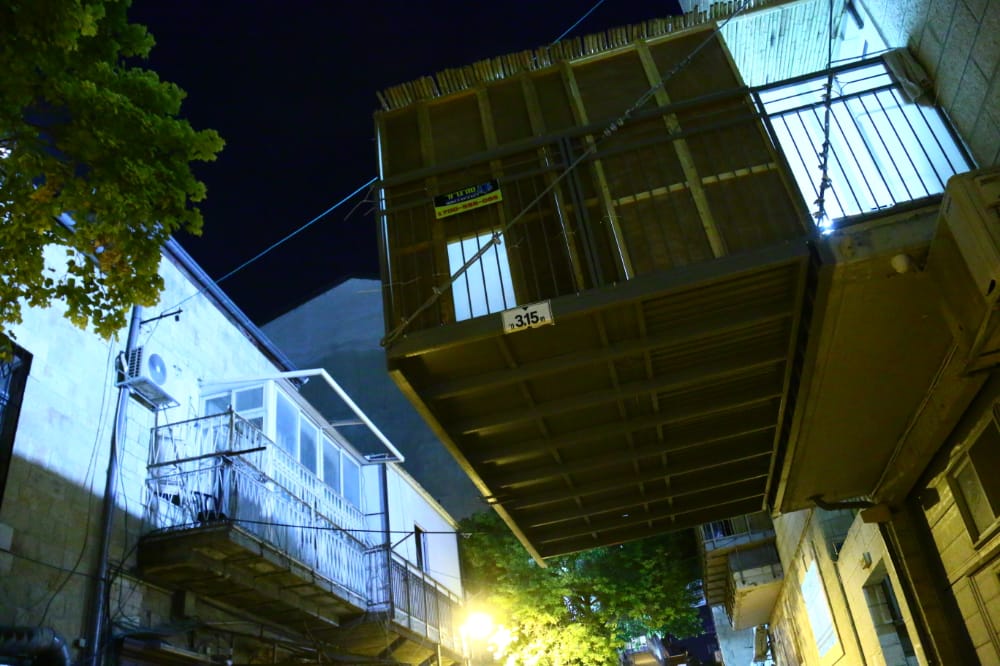 בצל הסגר: תיעוד מאווירת החג בשכונת מאה שערים