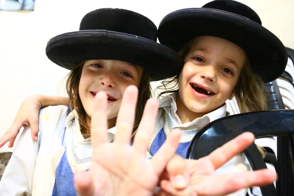 בצל הסגר: תיעוד מאווירת החג בשכונת מאה שערים