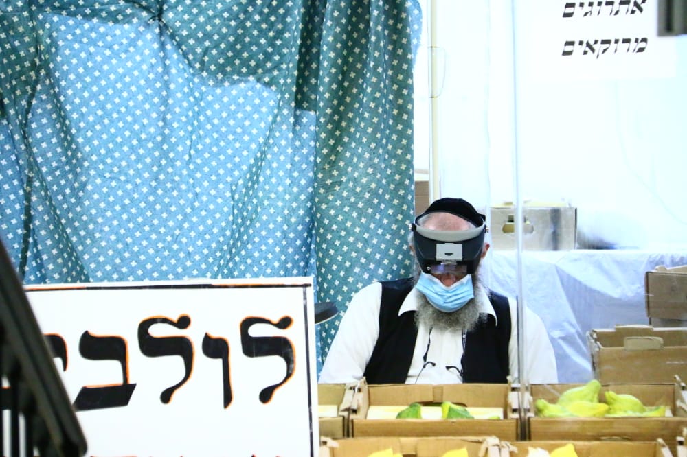 בצל הסגר: תיעוד מאווירת החג בשכונת מאה שערים