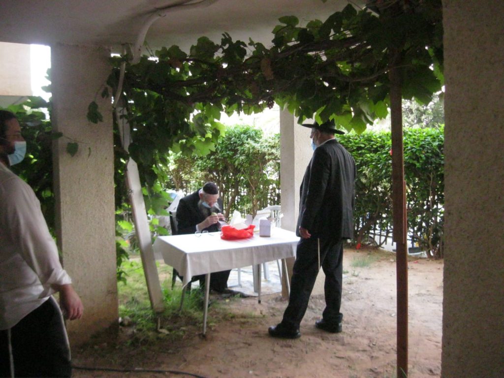 תיעוד: בית ההוראה בחצר ביתו של הגרי"א שווארץ