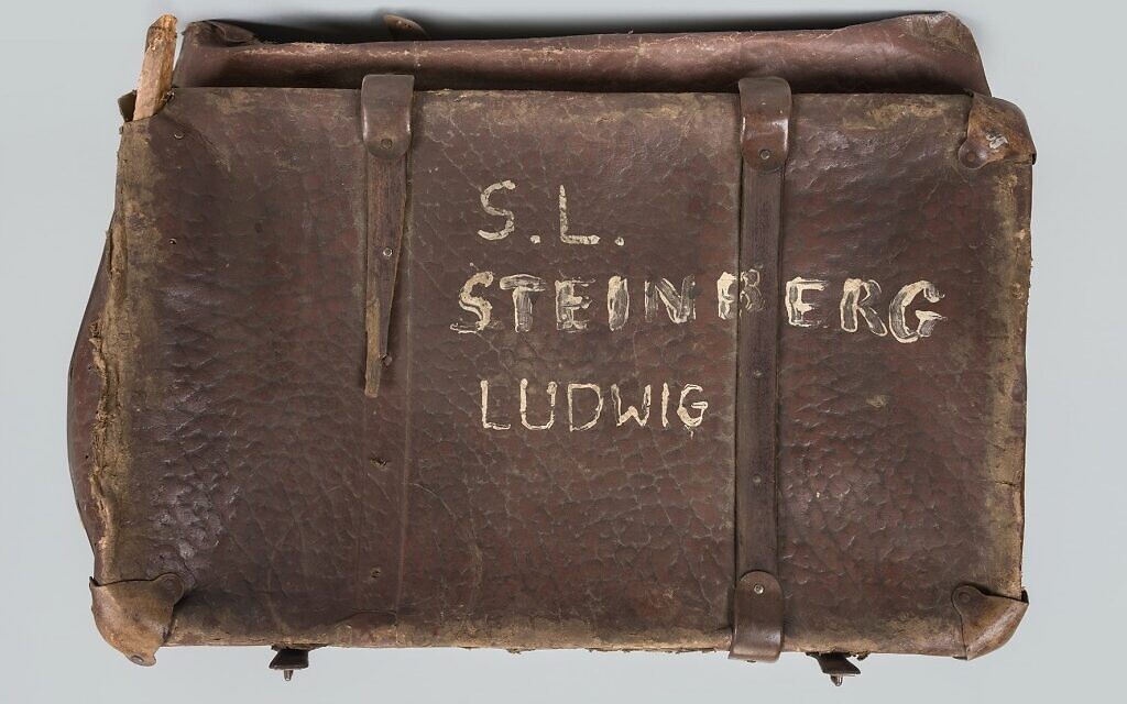 נפתרה תעלומת הנעל של הילד עמוס שטיינברג • מבזקי העולם היהודי