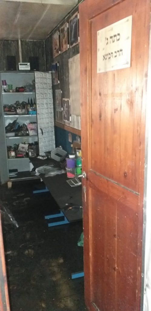 צפו בתיעוד: ה'חיידר' נשרף כליל, תמונות גדולי הדור נשארו בשלמותם צפו בתיעוד: ה'חיידר' נשרף כליל, תמונות גדולי הדור נשארו בשלמותם