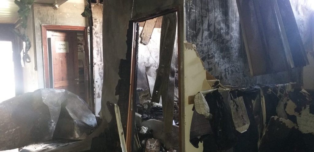 צפו בתיעוד: ה'חיידר' נשרף כליל, תמונות גדולי הדור נשארו בשלמותם צפו בתיעוד: ה'חיידר' נשרף כליל, תמונות גדולי הדור נשארו בשלמותם