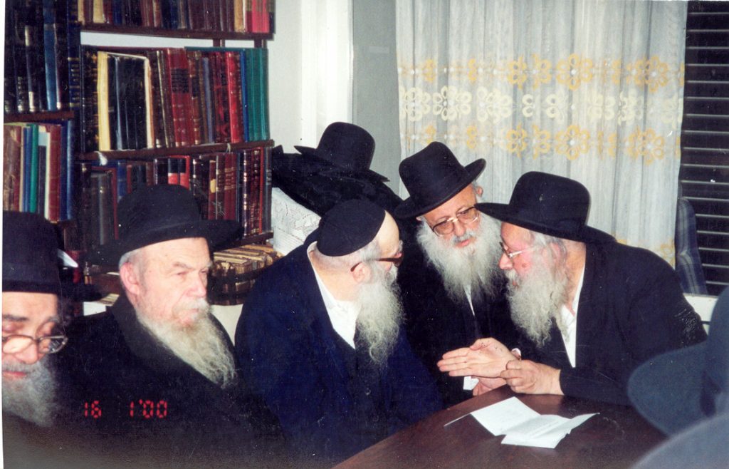 שנה להסתלקותו: מראות חייו של פוסק הדור הגר"נ קרליץ זצוק״ל