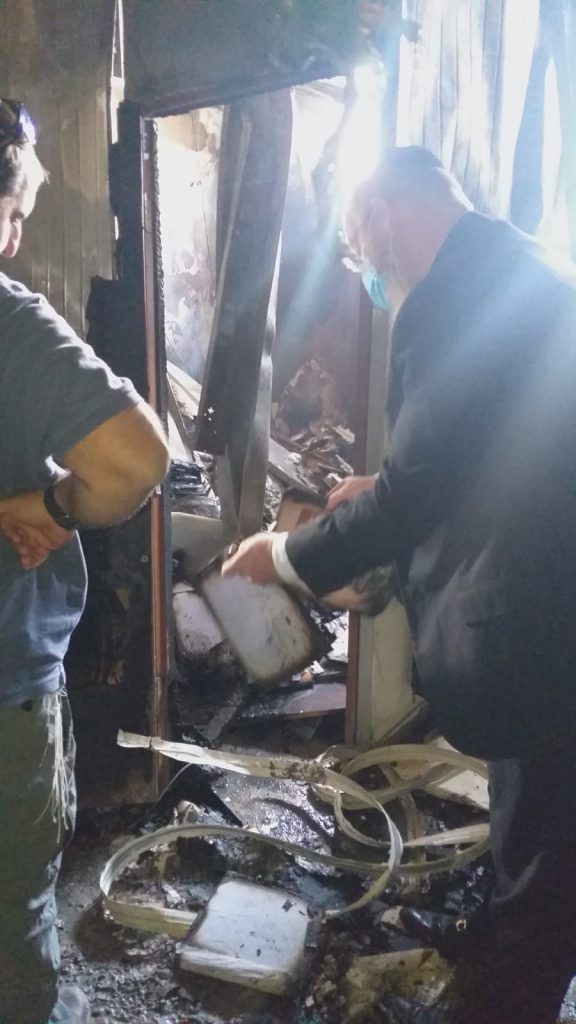 צפו בתיעוד: ה'חיידר' נשרף כליל, תמונות גדולי הדור נשארו בשלמותם צפו בתיעוד: ה'חיידר' נשרף כליל, תמונות גדולי הדור נשארו בשלמותם