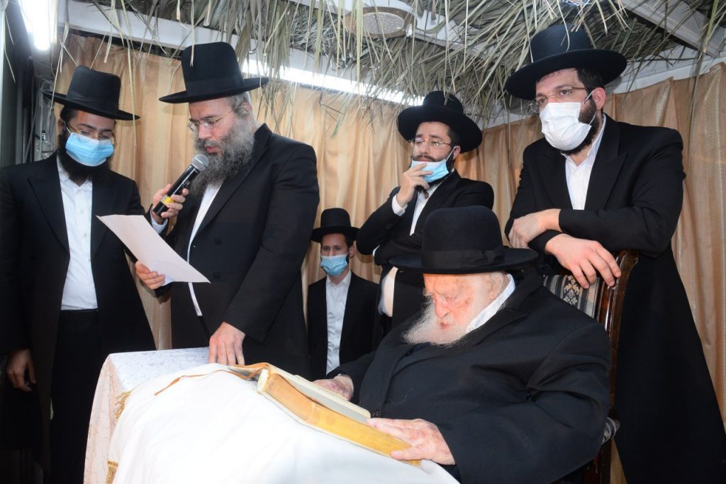 גלריית וידאו מיוחדת: הקבלת פני רבו לשר התורה גלריית וידאו מיוחדת: הקבלת פני רבו לשר התורה