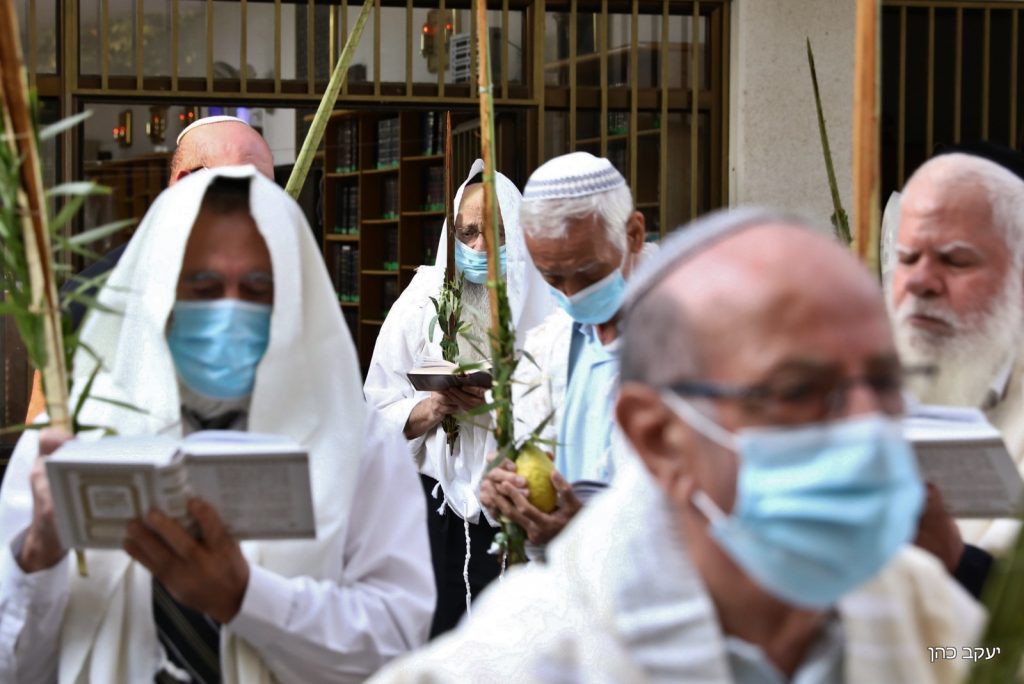 הגר"מ מאיה נטל לולב במרחב הפתוח • תיעוד
