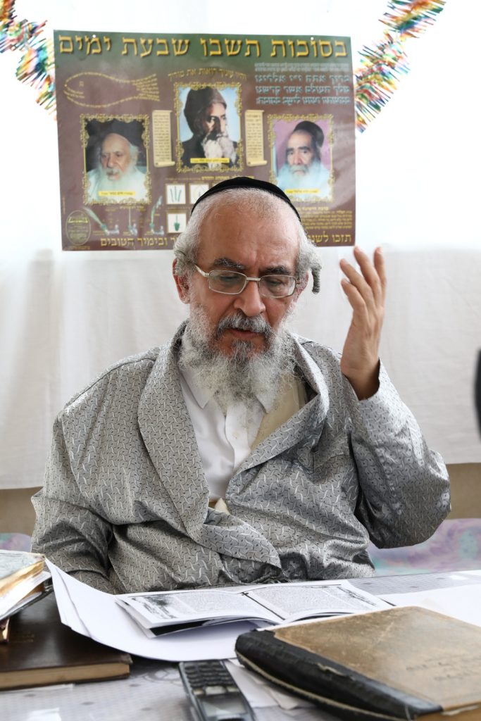 גלריה: הגר"י ראצבי בנטילת לולב גלריה: הגר"י ראצבי בנטילת לולב