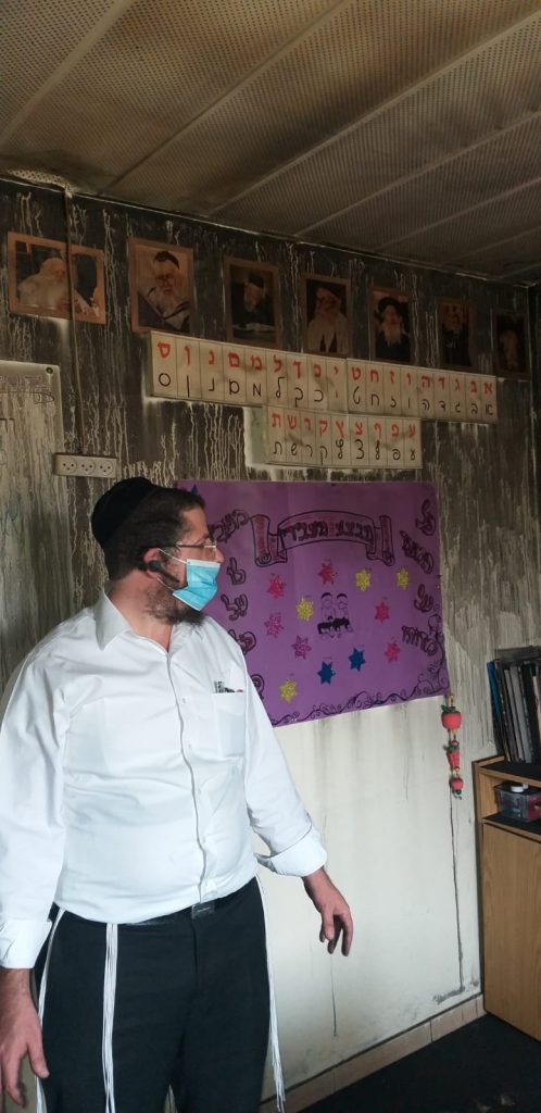 צפו בתיעוד: ה'חיידר' נשרף כליל, תמונות גדולי הדור נשארו בשלמותם צפו בתיעוד: ה'חיידר' נשרף כליל, תמונות גדולי הדור נשארו בשלמותם