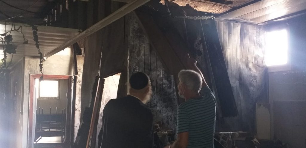 צפו בתיעוד: ה'חיידר' נשרף כליל, תמונות גדולי הדור נשארו בשלמותם צפו בתיעוד: ה'חיידר' נשרף כליל, תמונות גדולי הדור נשארו בשלמותם