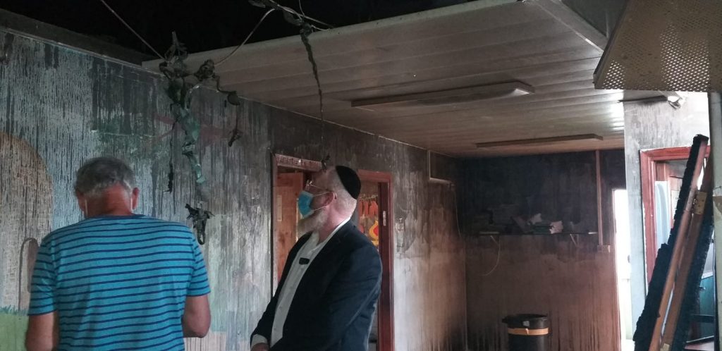 צפו בתיעוד: ה'חיידר' נשרף כליל, תמונות גדולי הדור נשארו בשלמותם צפו בתיעוד: ה'חיידר' נשרף כליל, תמונות גדולי הדור נשארו בשלמותם