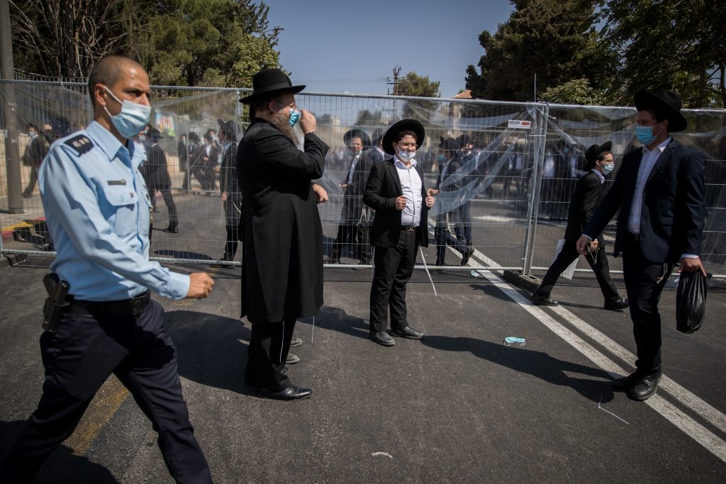 תיעוד: הלווית הגר"י קורן זצ"ל מראשי ישיבת קול תורה תיעוד: הלווית הגר"י קורן זצ"ל מראשי ישיבת קול תורה