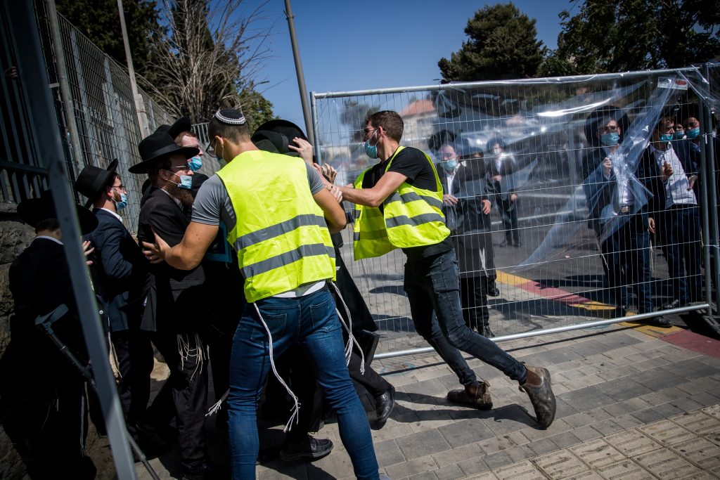 תיעוד: הלווית הגר"י קורן זצ"ל מראשי ישיבת קול תורה תיעוד: הלווית הגר"י קורן זצ"ל מראשי ישיבת קול תורה