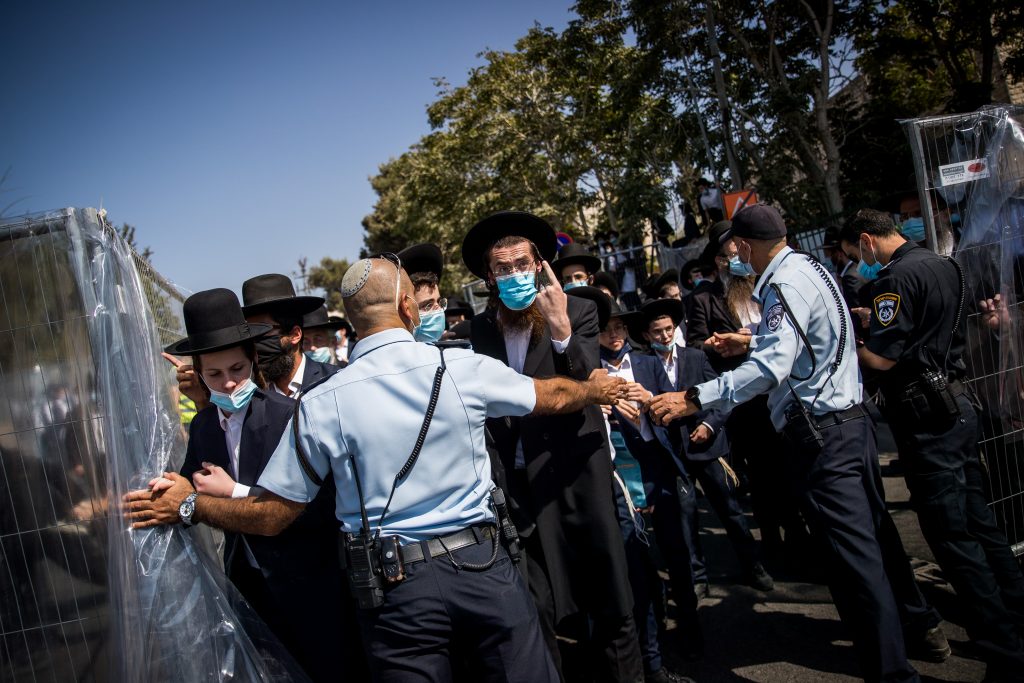 תיעוד: הלווית הגר"י קורן זצ"ל מראשי ישיבת קול תורה תיעוד: הלווית הגר"י קורן זצ"ל מראשי ישיבת קול תורה