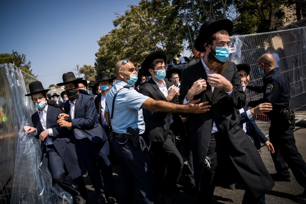 תיעוד: הלווית הגר"י קורן זצ"ל מראשי ישיבת קול תורה תיעוד: הלווית הגר"י קורן זצ"ל מראשי ישיבת קול תורה