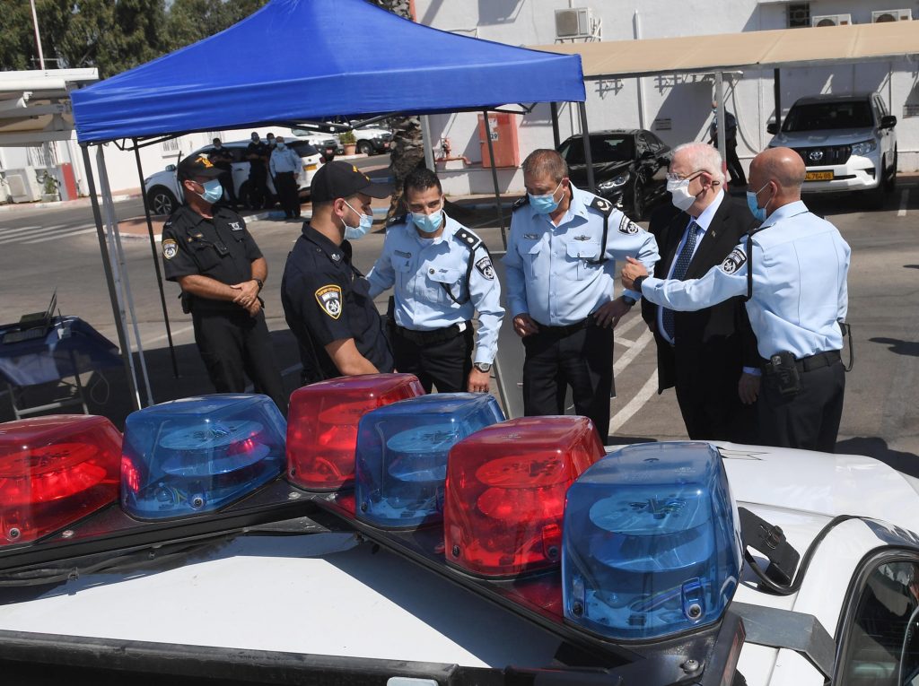 תיעוד: נשיא המדינה ערך ביקור באגף התנועה של המשטרה
