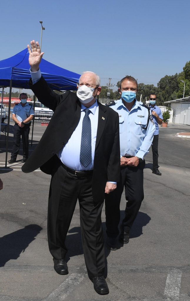 תיעוד: נשיא המדינה ערך ביקור באגף התנועה של המשטרה