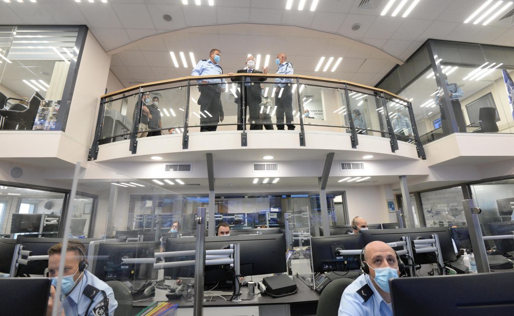 תיעוד: נשיא המדינה ערך ביקור באגף התנועה של המשטרה