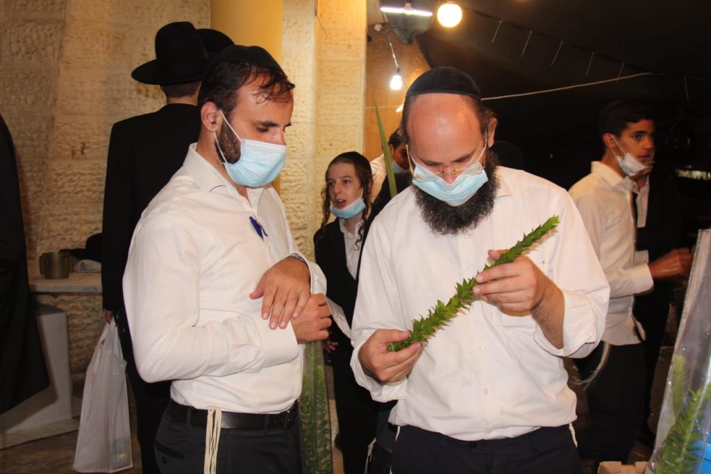 אווירת החג במודיעין עילית בעדשת המצלמה