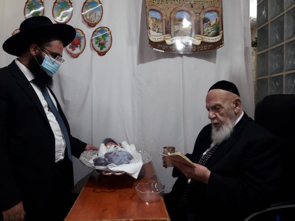 תיעוד: נשיא המועצת פדיון הבן מצומצם בסוכה תיעוד: נשיא המועצת פדיון הבן מצומצם בסוכה