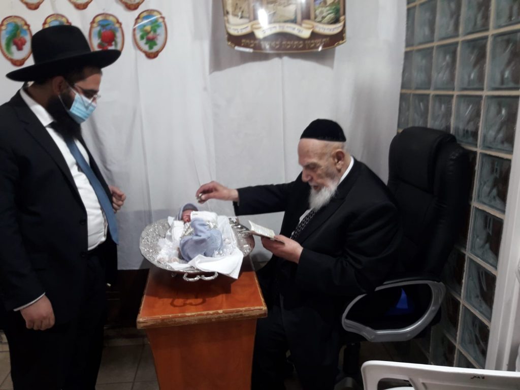 תיעוד: נשיא המועצת פדיון הבן מצומצם בסוכה תיעוד: נשיא המועצת פדיון הבן מצומצם בסוכה