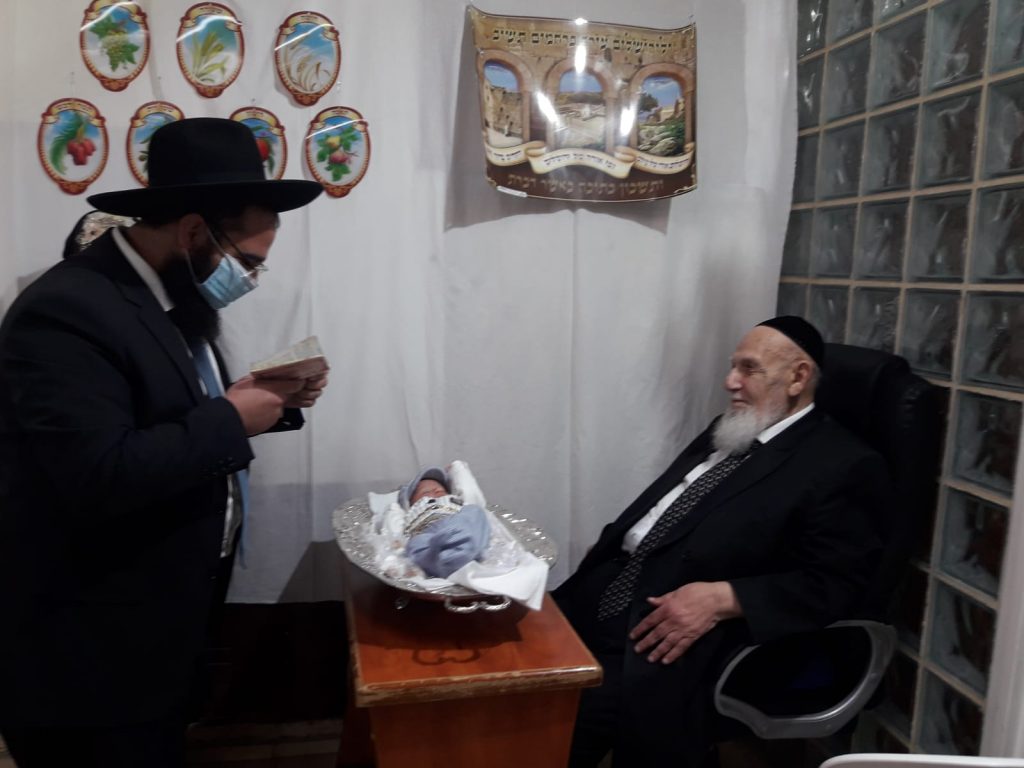 תיעוד: נשיא המועצת פדיון הבן מצומצם בסוכה תיעוד: נשיא המועצת פדיון הבן מצומצם בסוכה