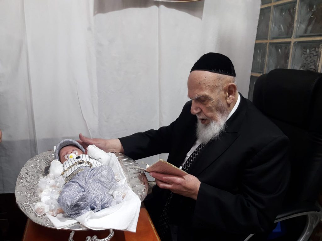 תיעוד: נשיא המועצת פדיון הבן מצומצם בסוכה תיעוד: נשיא המועצת פדיון הבן מצומצם בסוכה