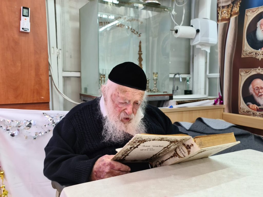 אֶלָא כְּדֵי שֶיַעַסְקוּ בַּתּוֹרָה" • מחר מעמד מיוחד במעונו של שר התורה