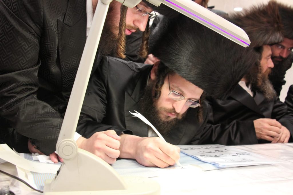 תיעוד: שבת הכתרה בפיטסבורג בראשות כ"ק האדמו"ר תיעוד: שבת הכתרה בפיטסבורג בראשות כ"ק האדמו"ר