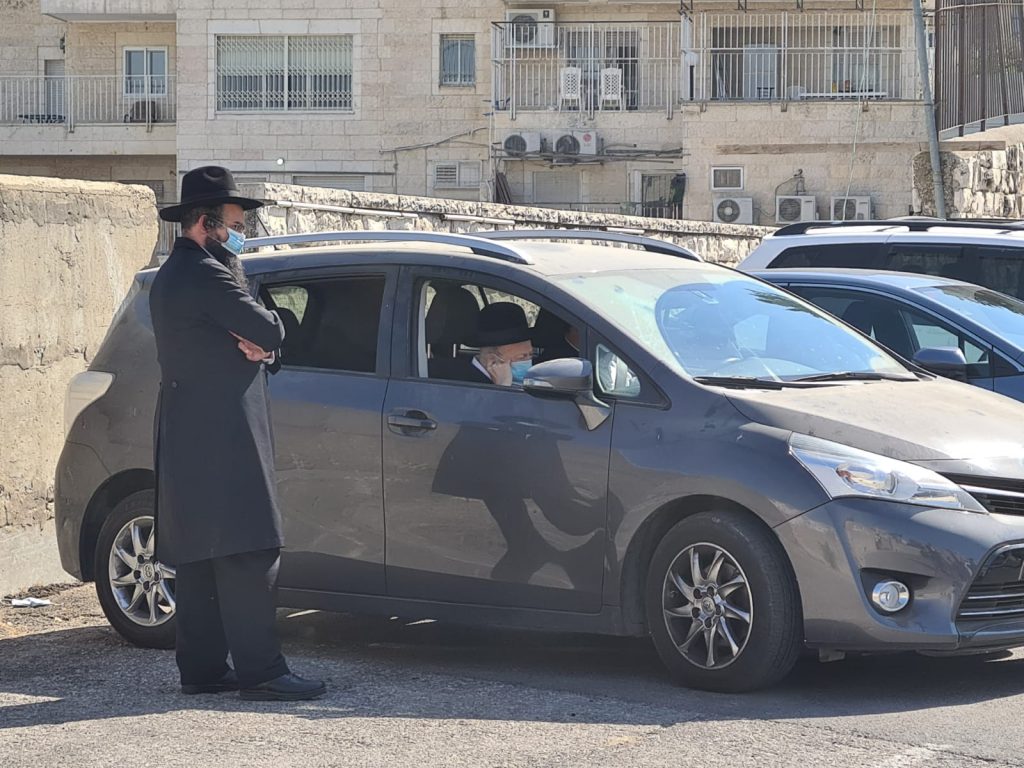 צפו: הלווית גבאי האדמו"ר מבעלזא