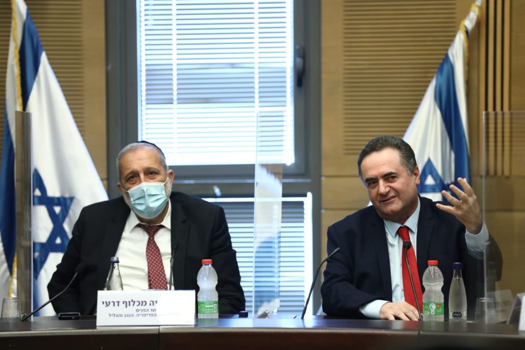 בסימן אחדות וקירוב לבבות: נתניהו וגנץ הדליקו נר למרן בסימן אחדות וקירוב לבבות: נתניהו וגנץ הדליקו נר למרן