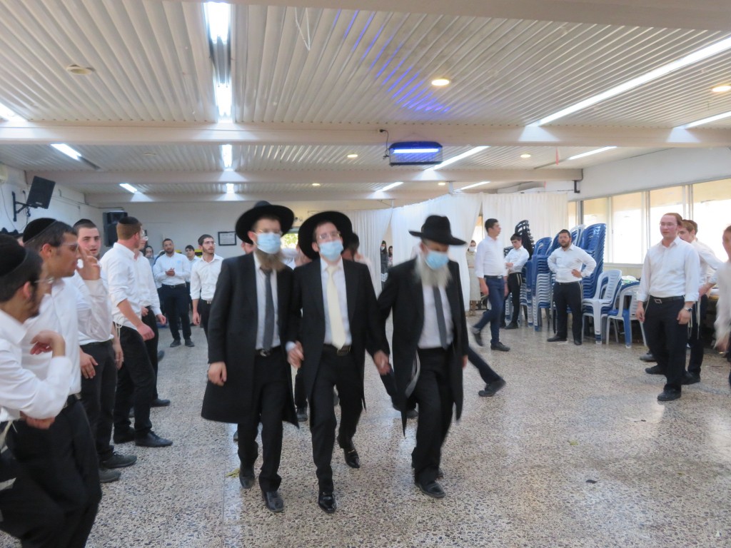 צפו: שבע ברכות בן ראש ישיבת 'שכר שכיר'