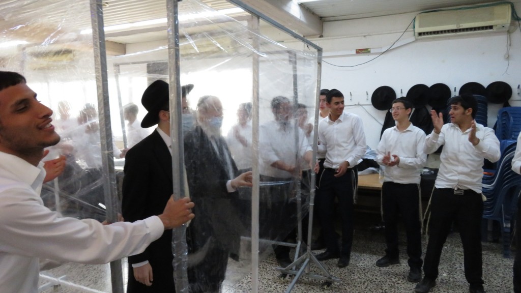 צפו: שבע ברכות בן ראש ישיבת 'שכר שכיר'