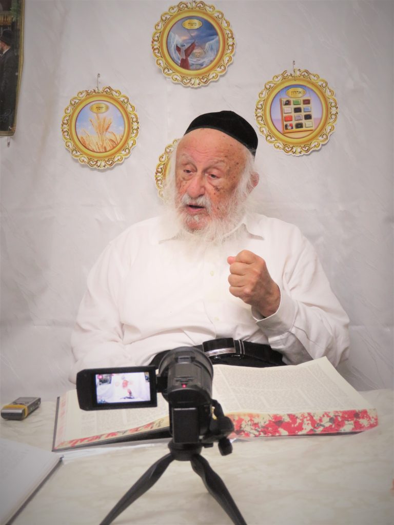 'ושמחתם לפני ה' אלוקיכם': שיעור ראש הישיבה הגרב"ד בסוכה • צפו