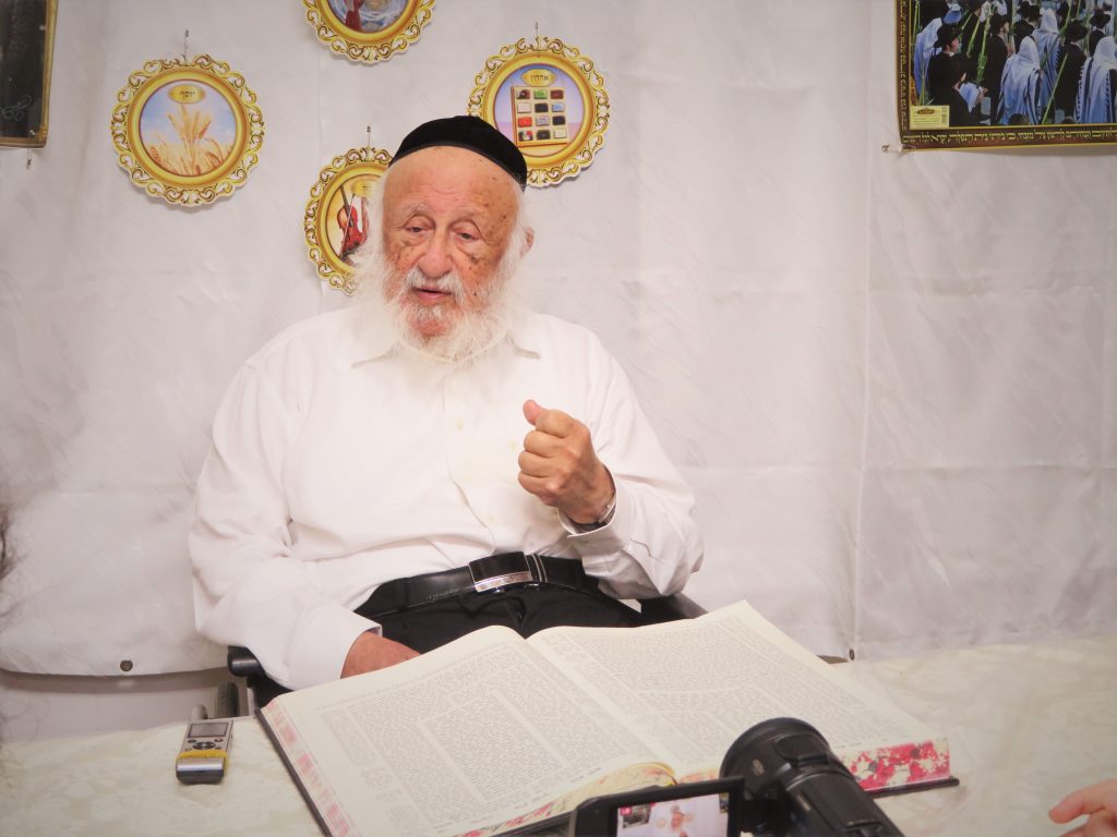 'ושמחתם לפני ה' אלוקיכם': שיעור ראש הישיבה הגרב"ד בסוכה • צפו