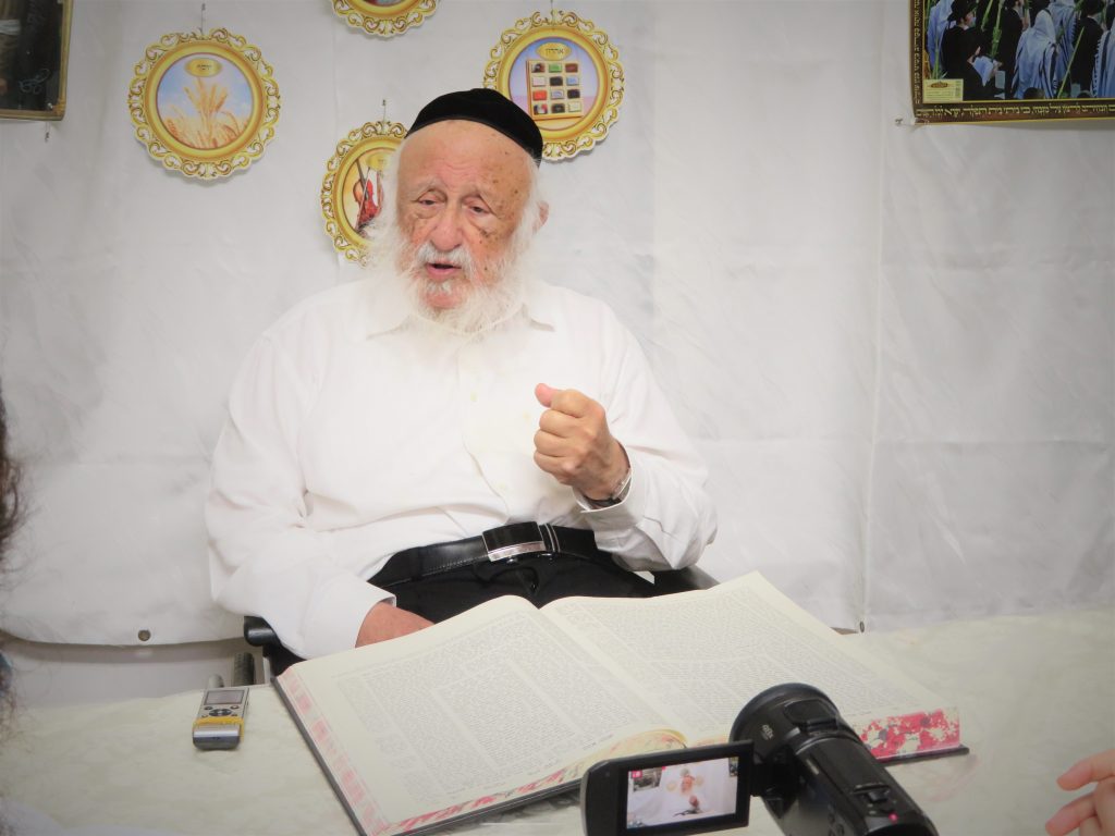 'ושמחתם לפני ה' אלוקיכם': שיעור ראש הישיבה הגרב"ד בסוכה • צפו