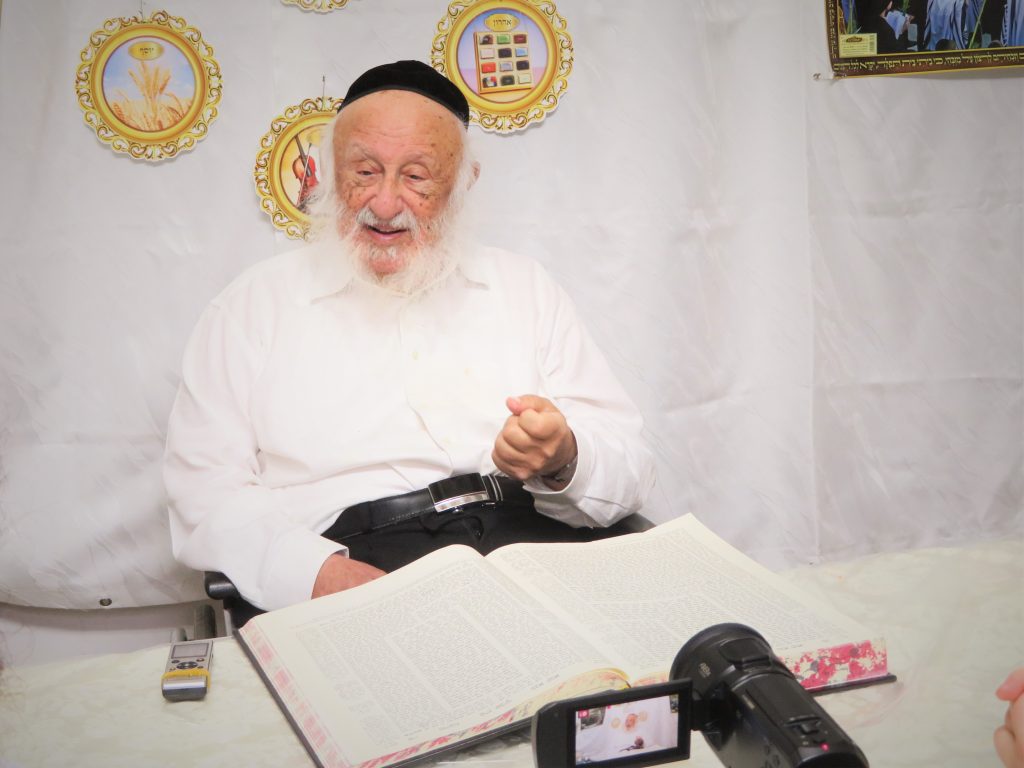 'ושמחתם לפני ה' אלוקיכם': שיעור ראש הישיבה הגרב"ד בסוכה • צפו