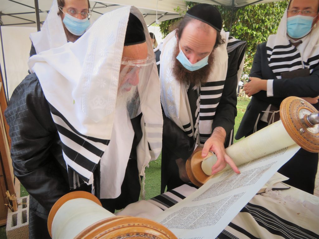 אֲמָרַי רְצֵה בְּפִלּוּלִי בְּיוֹם הוֹשַׁעְנָא • הושענא רבא בצילו של ראש הישיבה הגרב"ד פוברסקי