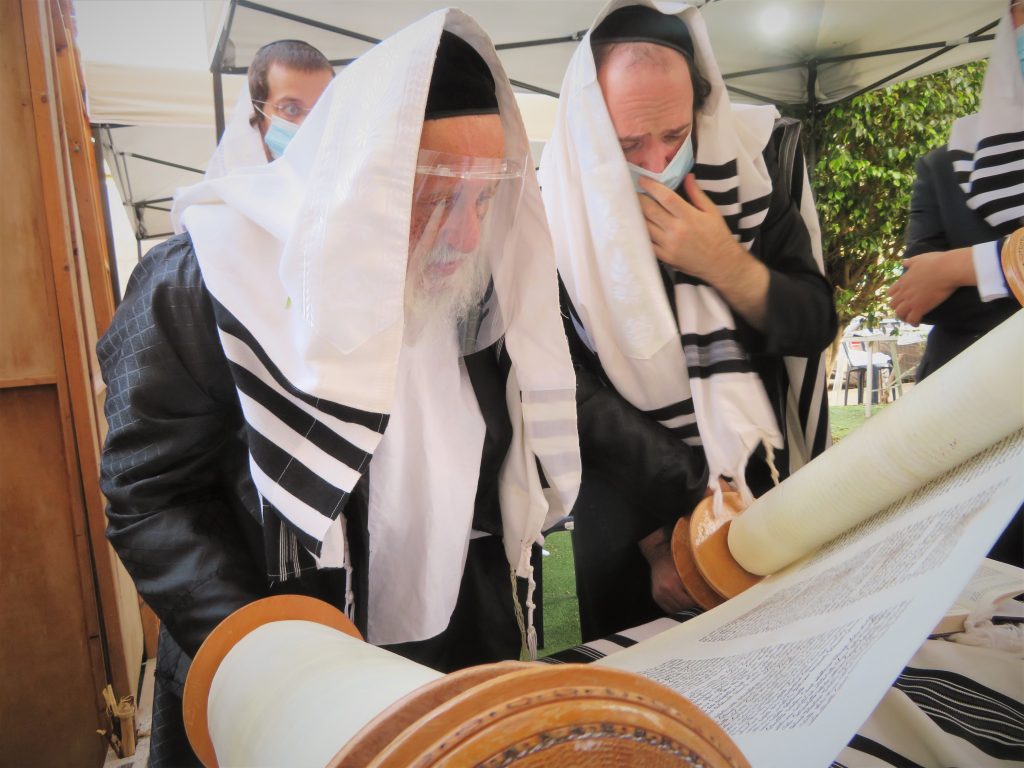 אֲמָרַי רְצֵה בְּפִלּוּלִי בְּיוֹם הוֹשַׁעְנָא • הושענא רבא בצילו של ראש הישיבה הגרב"ד פוברסקי