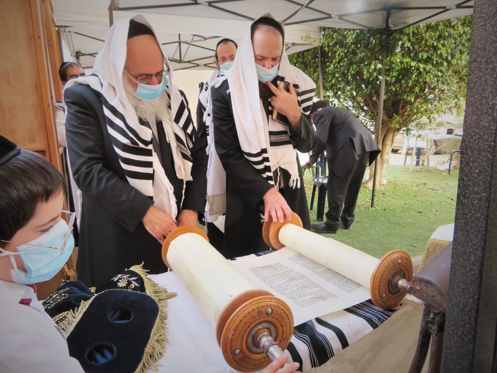 אֲמָרַי רְצֵה בְּפִלּוּלִי בְּיוֹם הוֹשַׁעְנָא • הושענא רבא בצילו של ראש הישיבה הגרב"ד פוברסקי