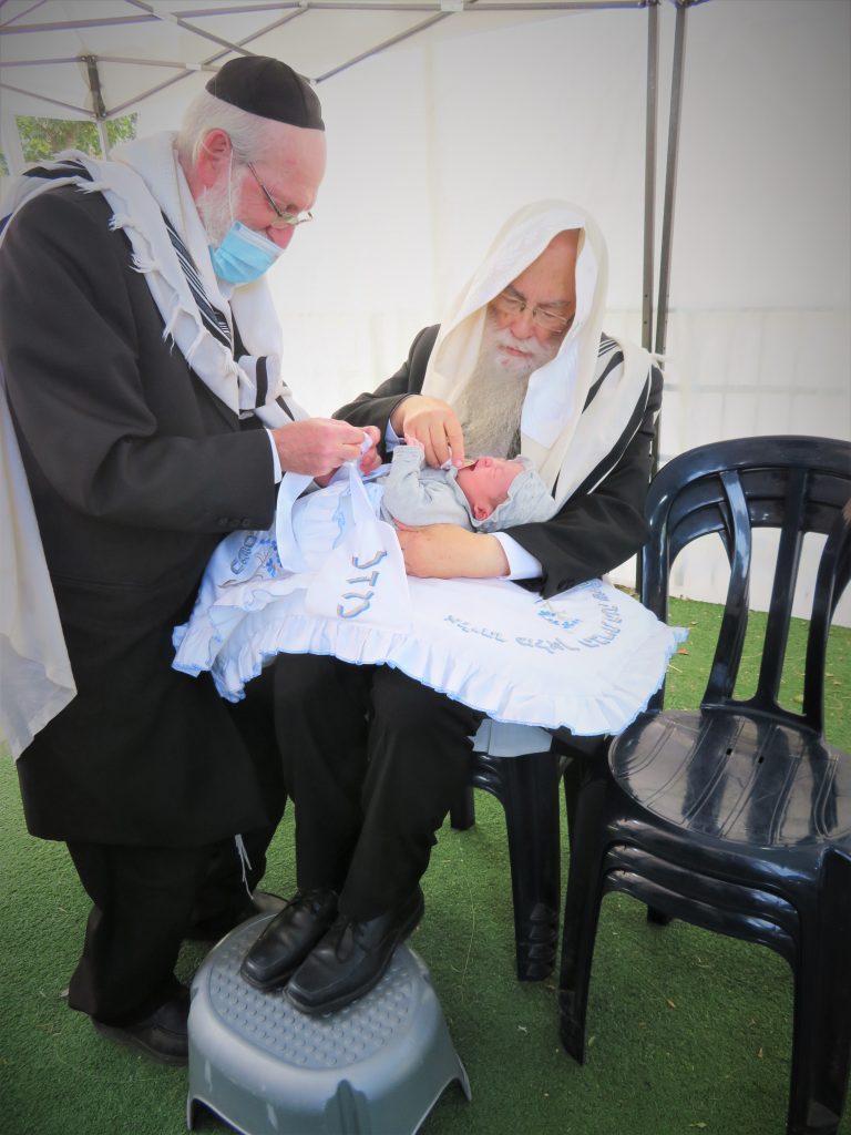 וָאֹ֥מַר לָ֖ךְ בְּדָמַ֥יִךְ חֲיִֽי׃ הברית לנין המשותף של מרנן הגר"ג אדלשטיין והגרב"ד פוברסקי וָאֹ֥מַר לָ֖ךְ בְּדָמַ֥יִךְ חֲיִֽי׃ הברית לנין המשותף של מרנן הגר"ג אדלשטיין והגרב"ד פוברסקי