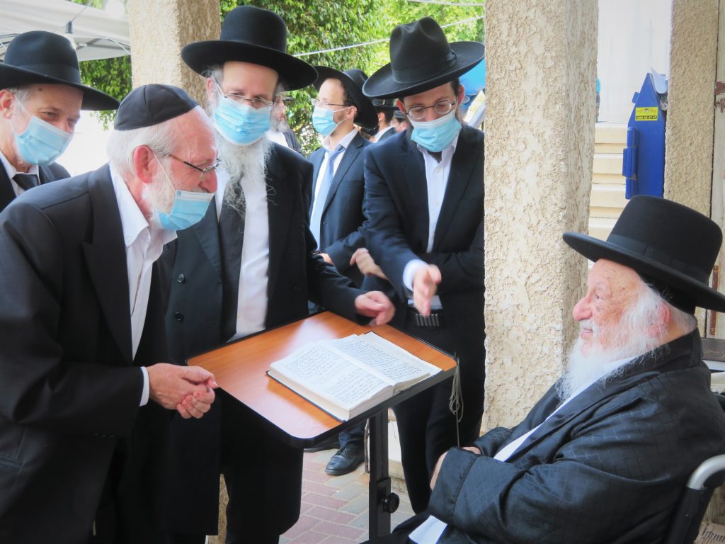 וָאֹ֥מַר לָ֖ךְ בְּדָמַ֥יִךְ חֲיִֽי׃ הברית לנין המשותף של מרנן הגר"ג אדלשטיין והגרב"ד פוברסקי וָאֹ֥מַר לָ֖ךְ בְּדָמַ֥יִךְ חֲיִֽי׃ הברית לנין המשותף של מרנן הגר"ג אדלשטיין והגרב"ד פוברסקי