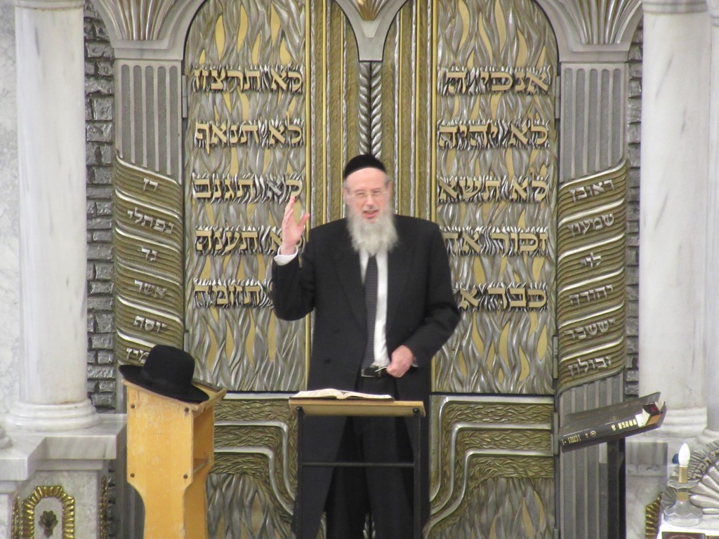 תיעוד: הגר"י קארפ בשיעור לאחר שהחלים מהנגיף תיעוד: הגר"י קארפ בשיעור לאחר שהחלים מהנגיף