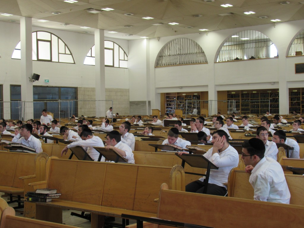 תיעוד: הגר"י קארפ בשיעור לאחר שהחלים מהנגיף תיעוד: הגר"י קארפ בשיעור לאחר שהחלים מהנגיף