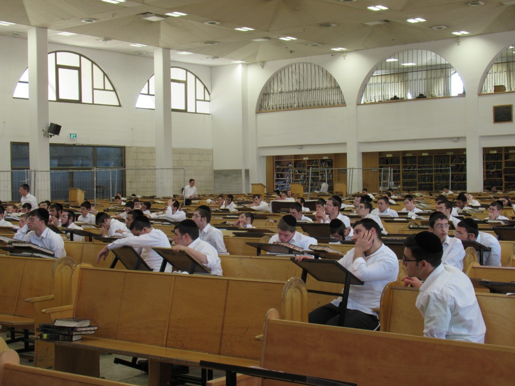 תיעוד: הגר"י קארפ בשיעור לאחר שהחלים מהנגיף תיעוד: הגר"י קארפ בשיעור לאחר שהחלים מהנגיף