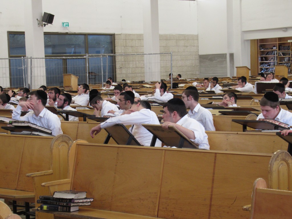 תיעוד: הגר"י קארפ בשיעור לאחר שהחלים מהנגיף תיעוד: הגר"י קארפ בשיעור לאחר שהחלים מהנגיף