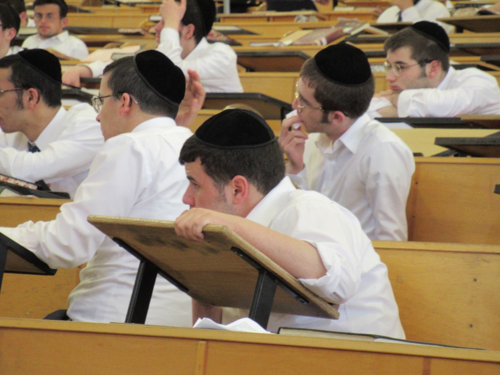 תיעוד: הגר"י קארפ בשיעור לאחר שהחלים מהנגיף תיעוד: הגר"י קארפ בשיעור לאחר שהחלים מהנגיף